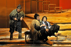 Photo: Chikashi Saegusa / New National Theatre Tokyo